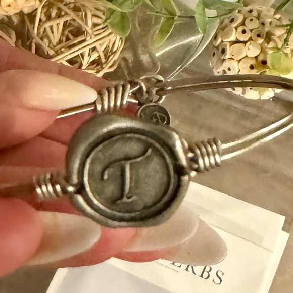 Luca + Danni Initial Bracelet "T" - Picture 4 of 6